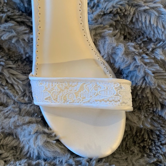 Bella Belle LEILA
Lace Bow Wedding Shoes With Stiletto Heel - Picture 7 of 9